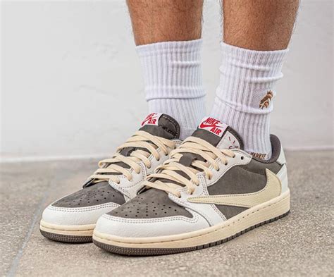 travis scott reverse mocha lows